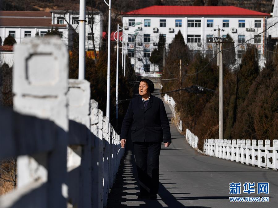 （新华全媒头条·迎接两会特别报道·图文互动）（1）奋进，向着第一个百年奋斗目标——写在2019年全国两会召开之际