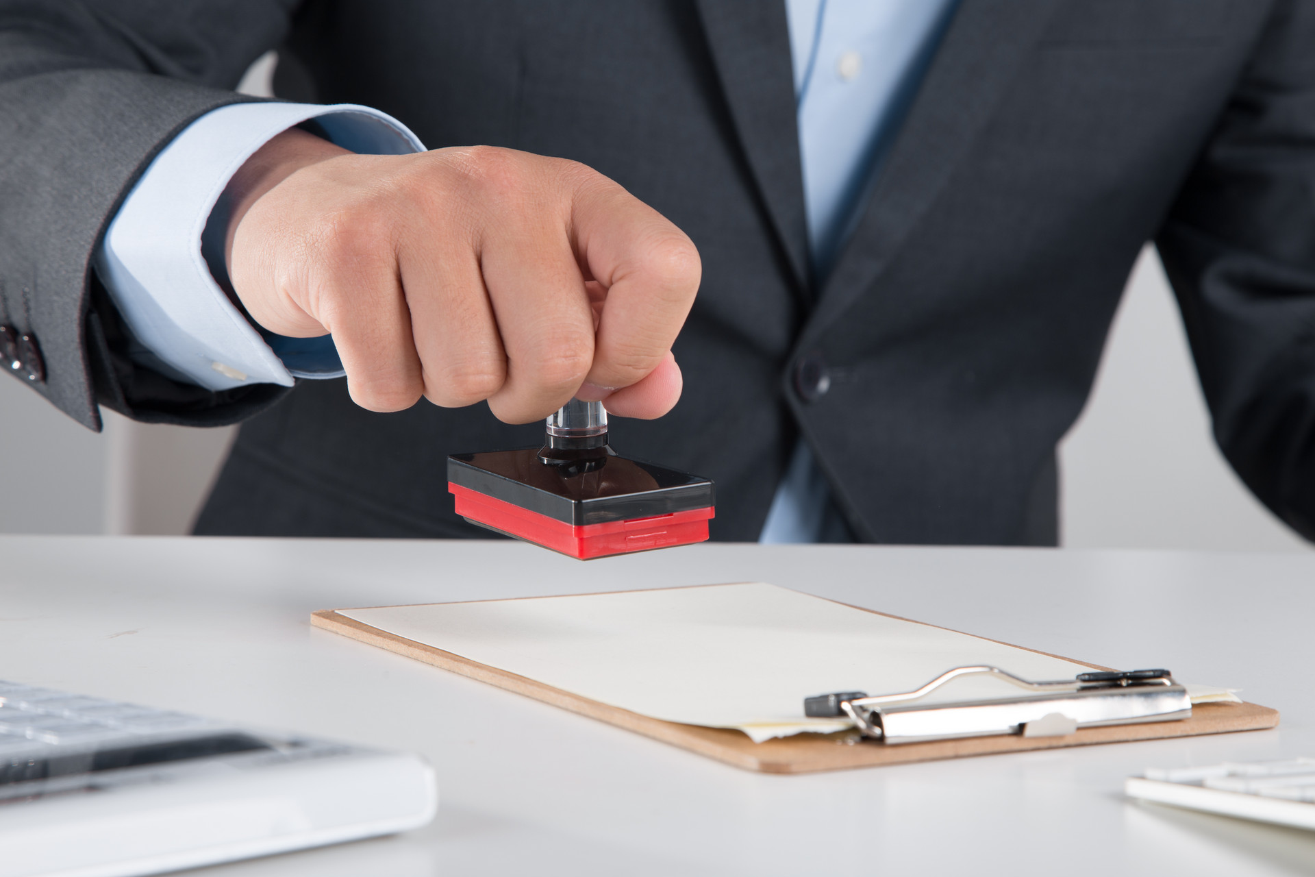 易会满：做好定期报告编制审议披露是董监高法定义务