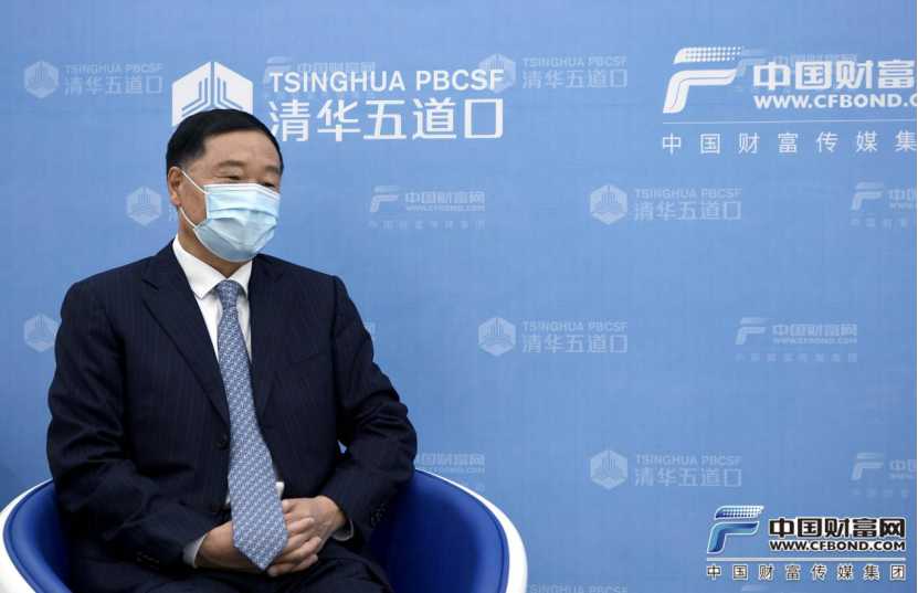 肖钢：应该进一步降低社保缴费 释放居民消费潜力
