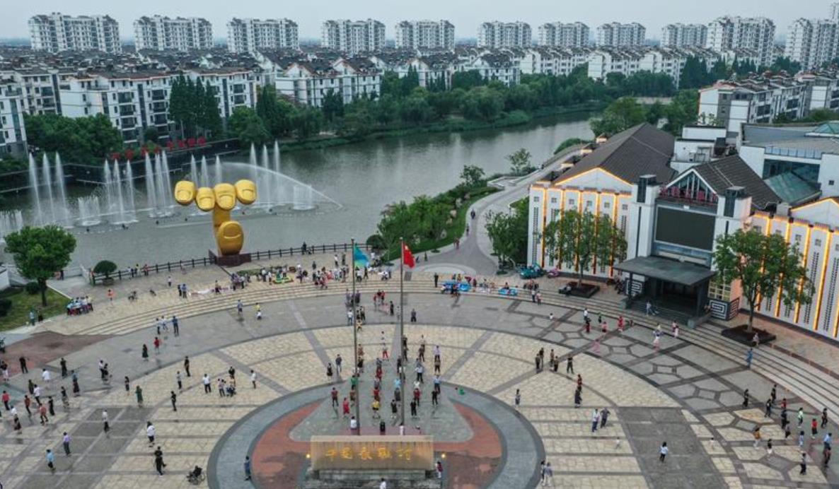 走向我们的小康生活｜新华时评：住上好房子还要走出好路子