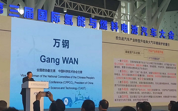 万钢：今年新能源汽车产销量将超百万辆